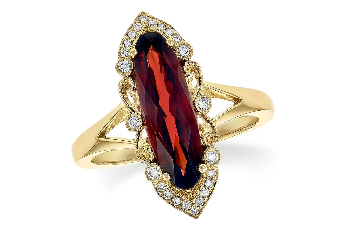 Garnet Ring in yellow gold