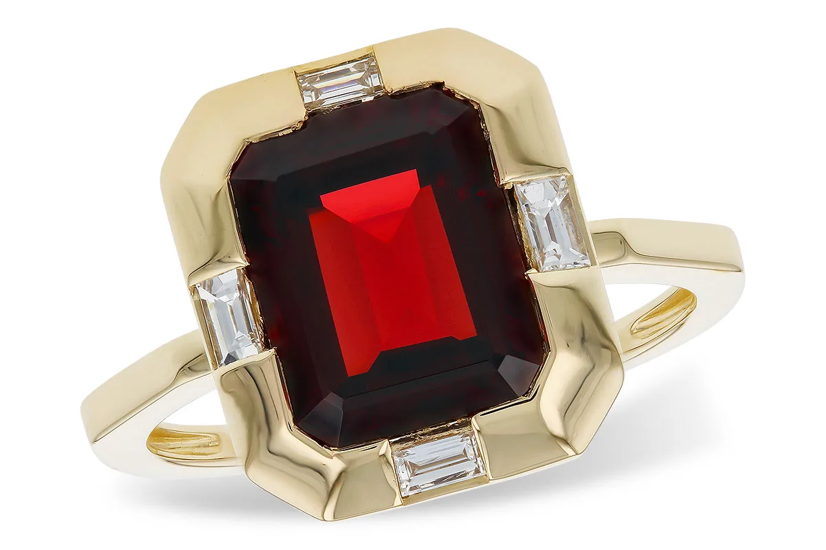Garnet Ring in yellow gold