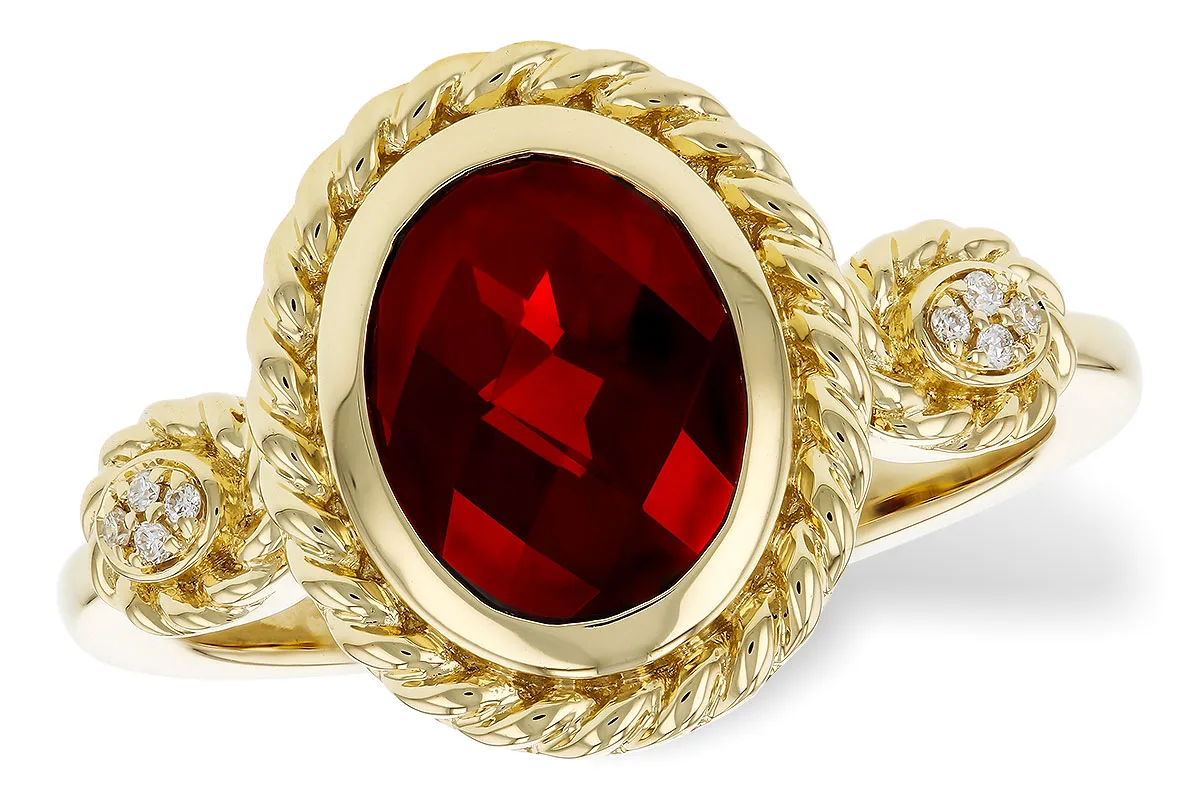 Garnet Ring in yellow gold