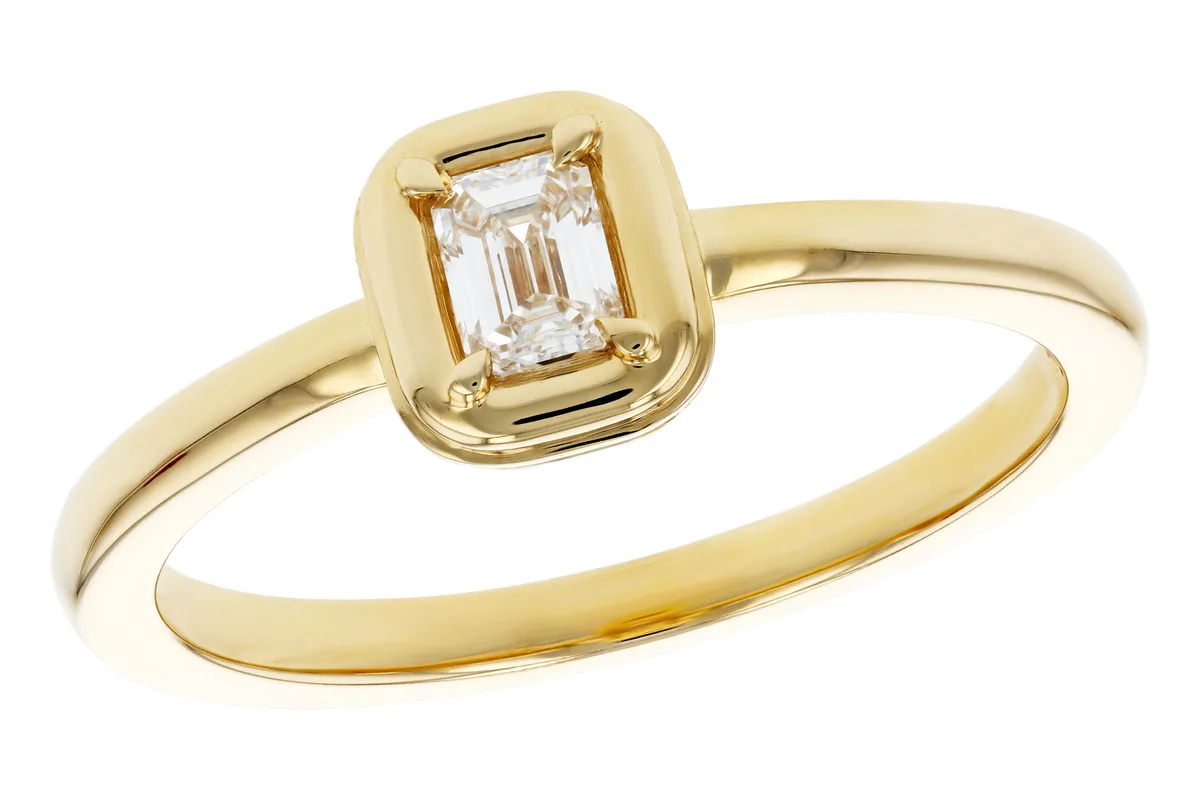 Emerald-Cut Diamond Ring in yellow gold