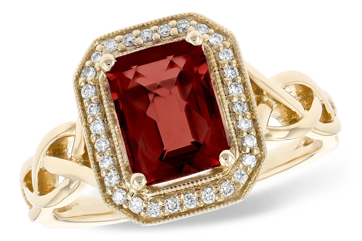 Garnet Ring in yellow gold