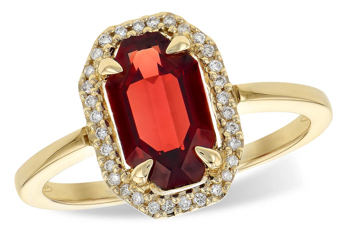 Garnet Ring in yellow gold