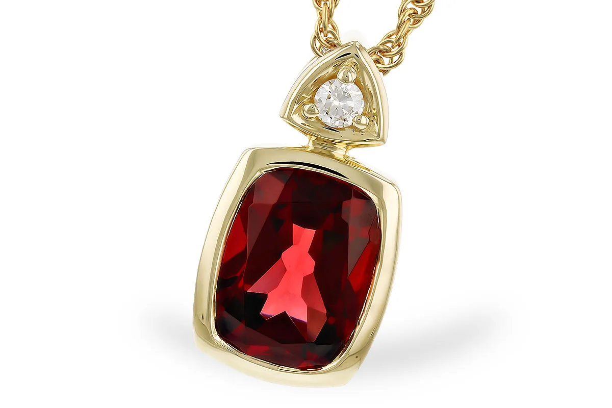 Garnet Necklace in yellow gold