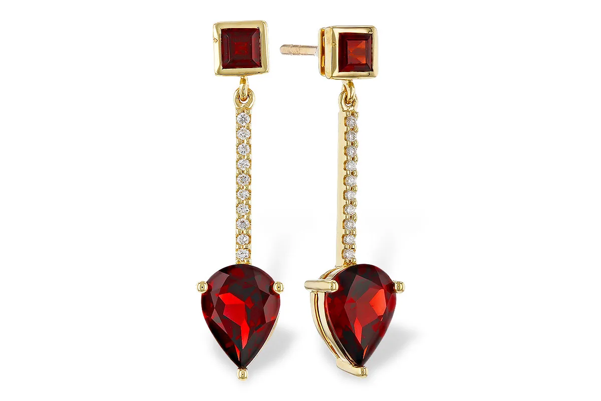 Garnet Earrings in yellow gold