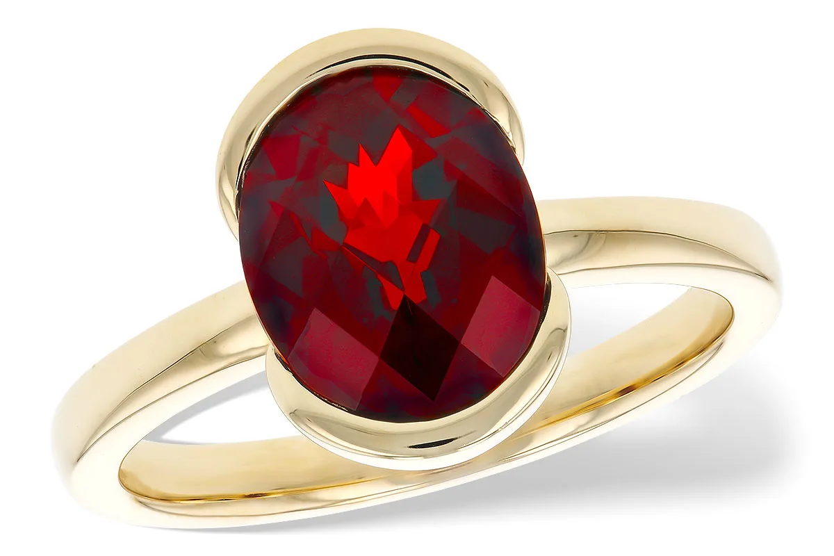 Garnet Ring in yellow gold