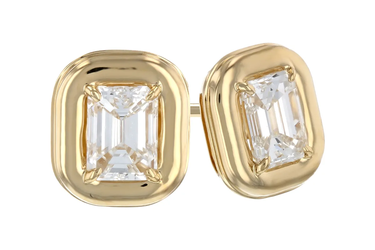 Emerald-Cut Diamond Earrings in yellow gold