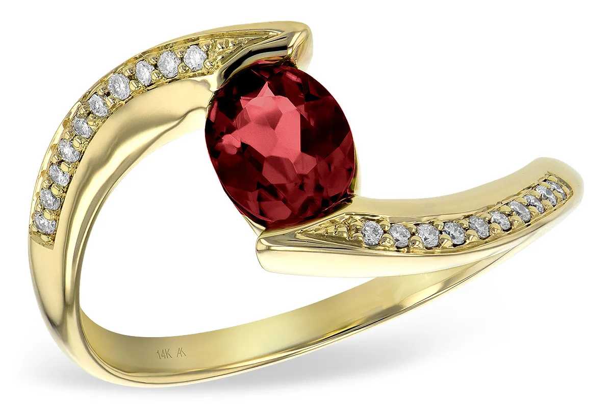 Garnet Ring in yellow gold