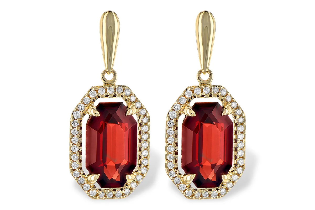 Garnet Earrings in yellow gold
