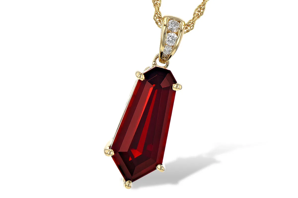 Garnet Necklace in yellow gold