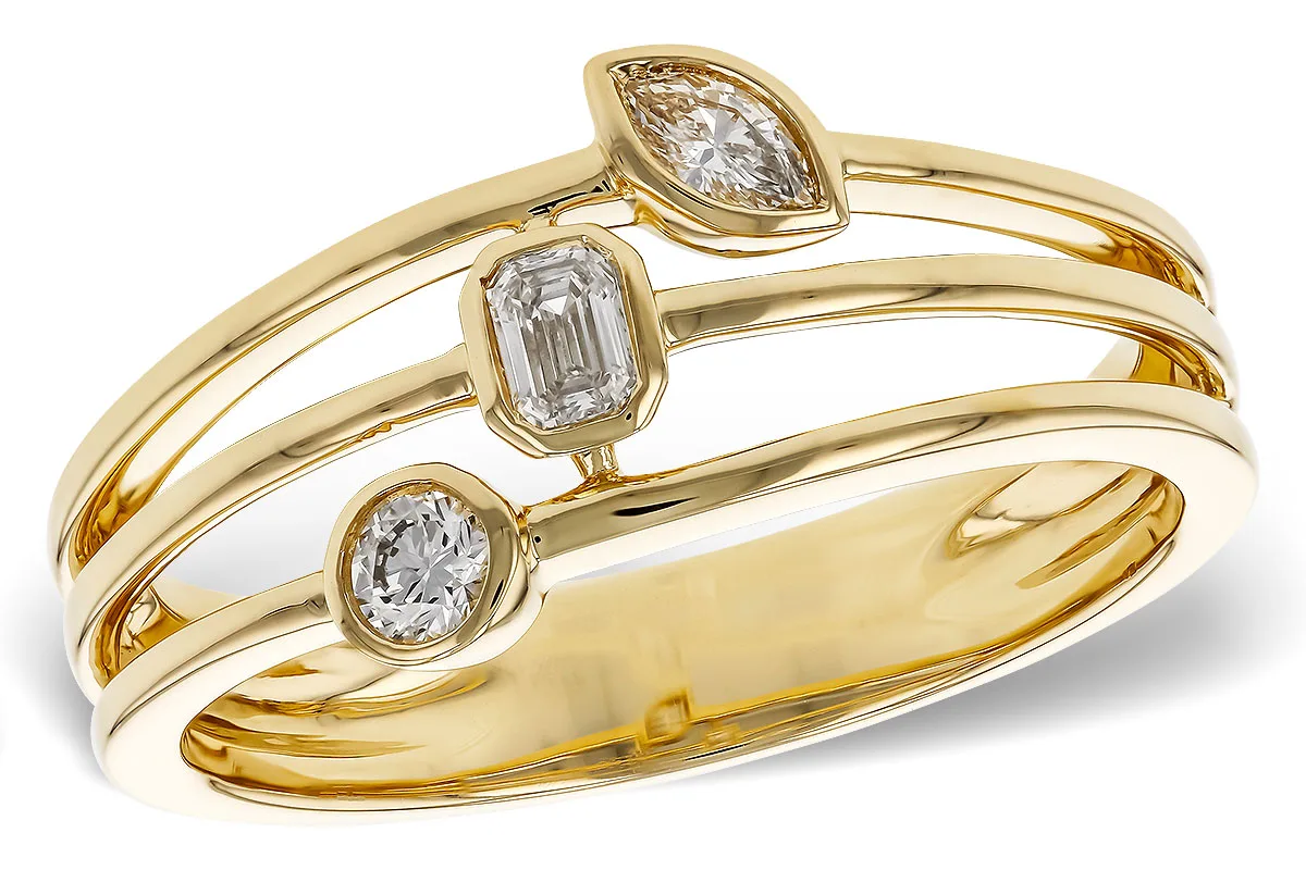 Diamond Ring in yellow gold