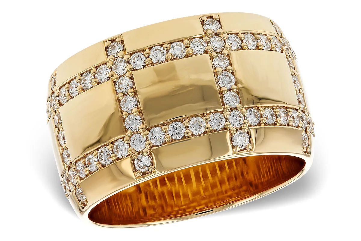 Diamond Wedding Band in yellow gold