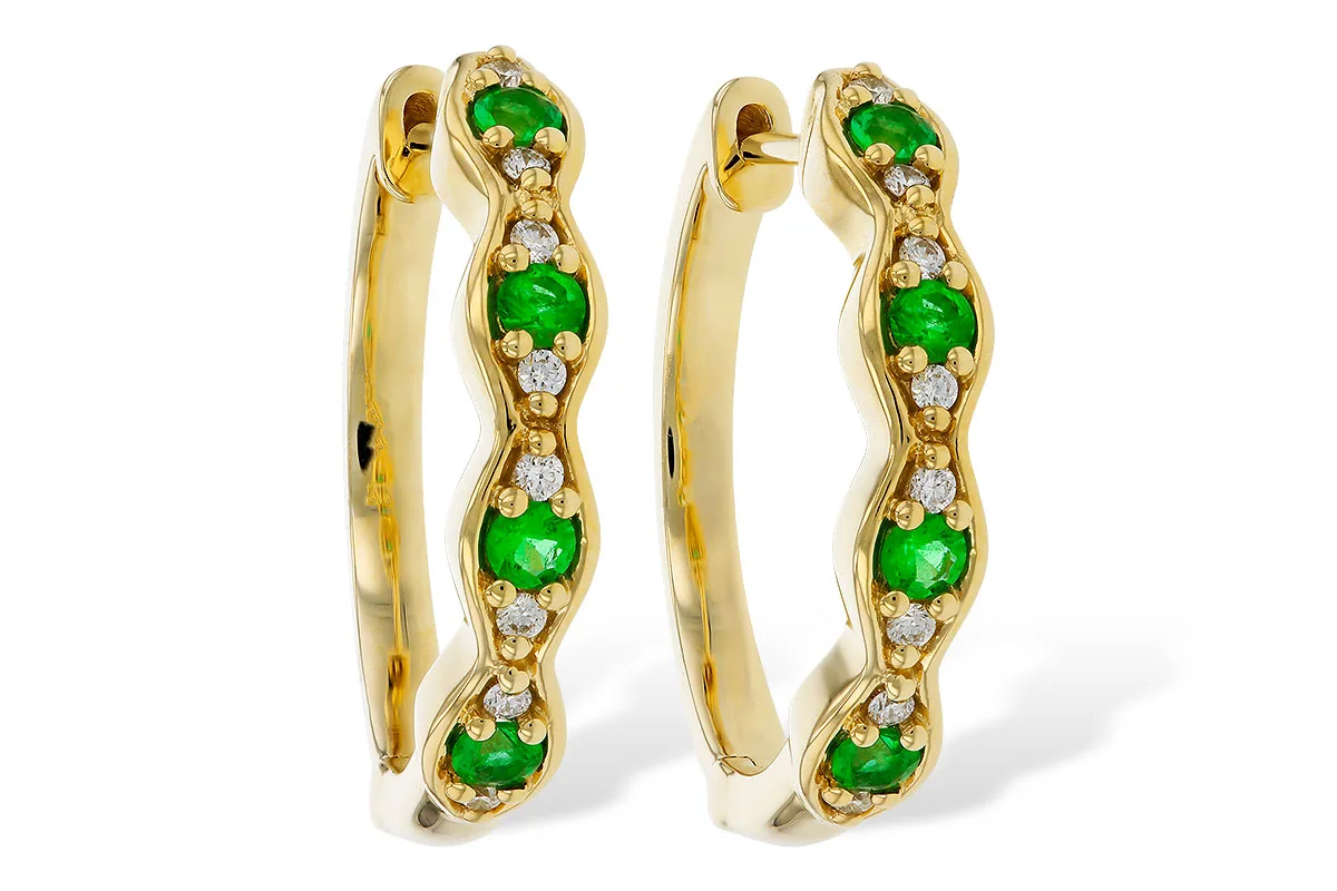 Emerald Earrings in yellow gold