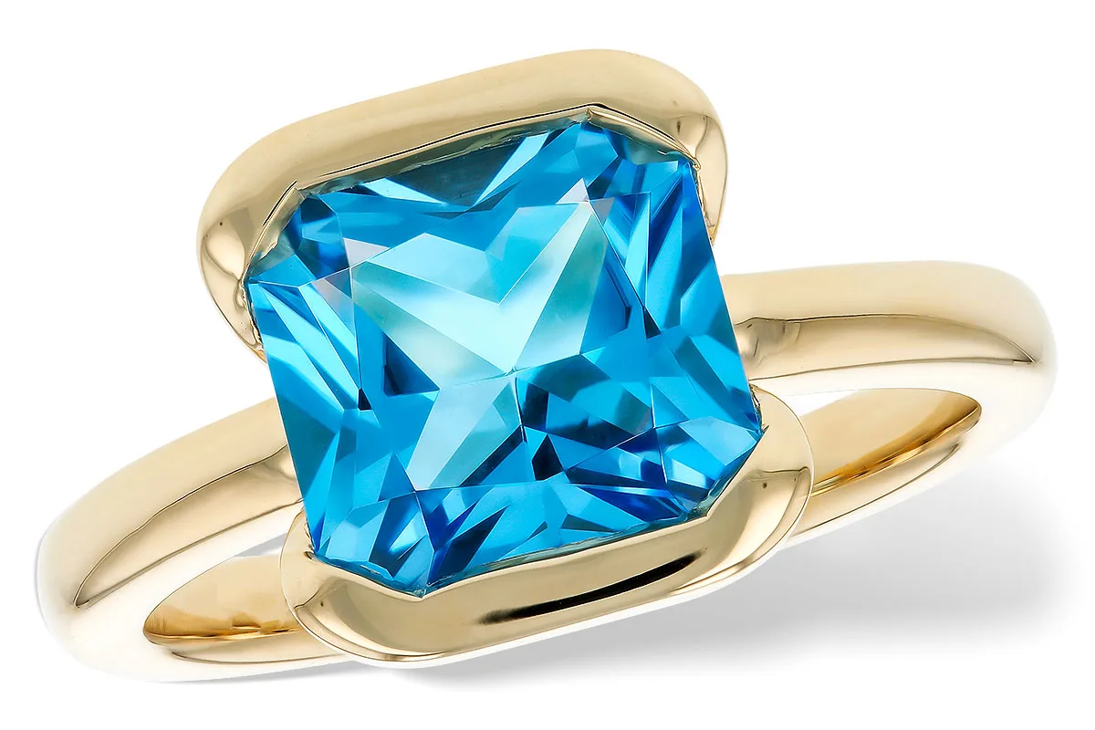 Blue Topaz Ring in yellow gold