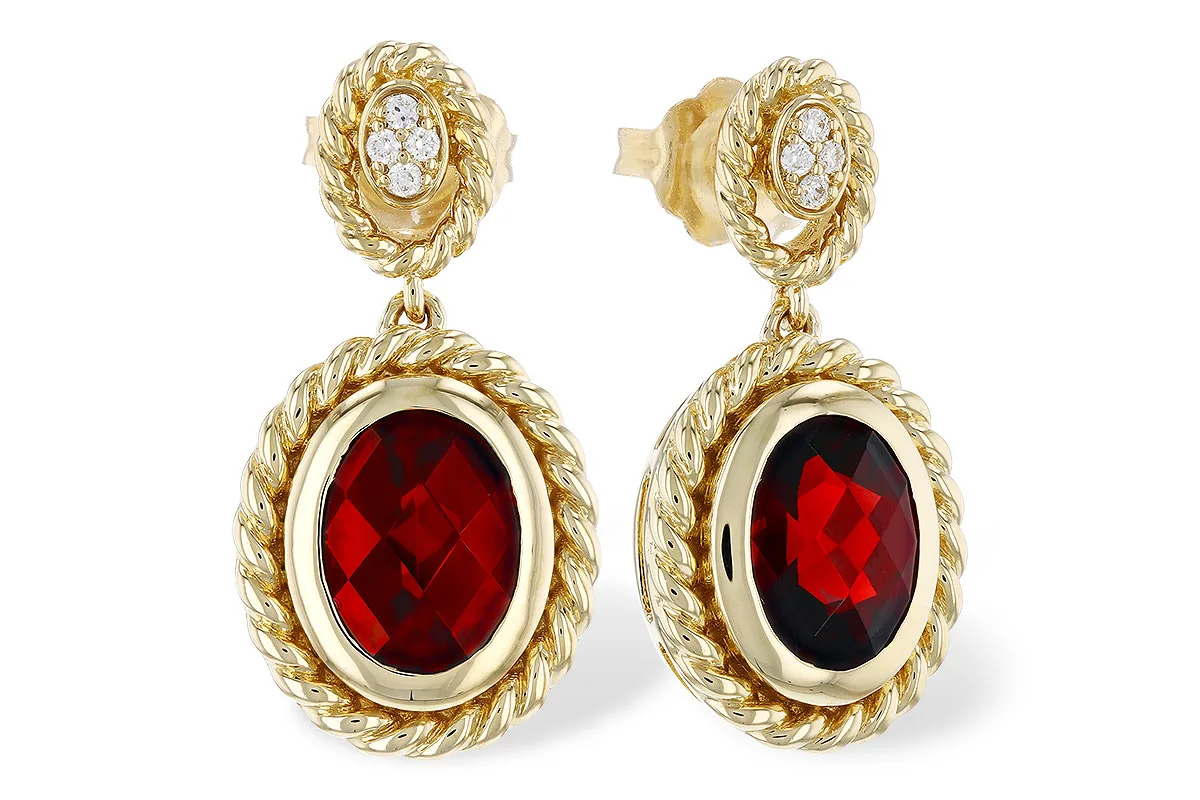 Garnet Earrings in yellow gold