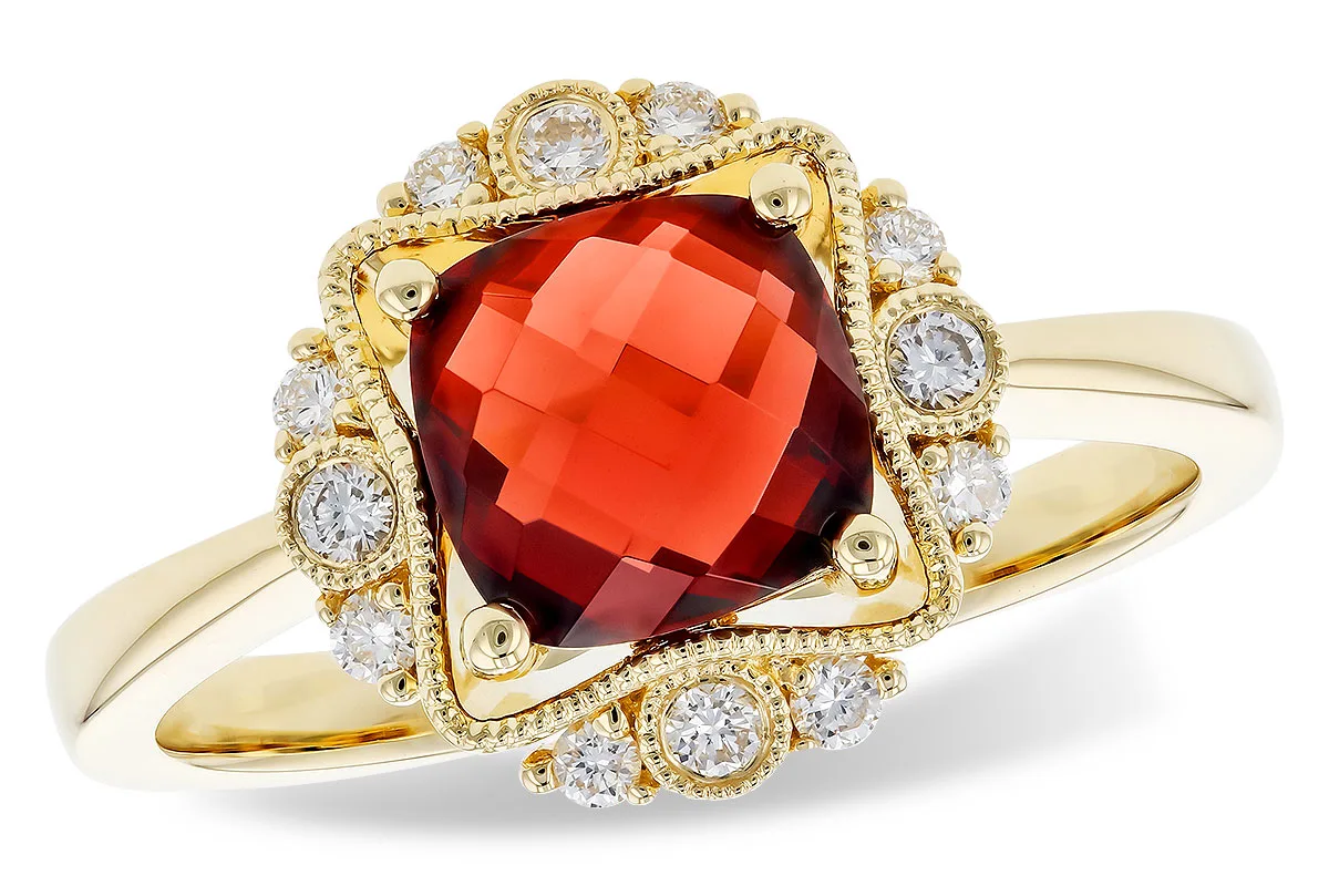 Garnet Ring in yellow gold