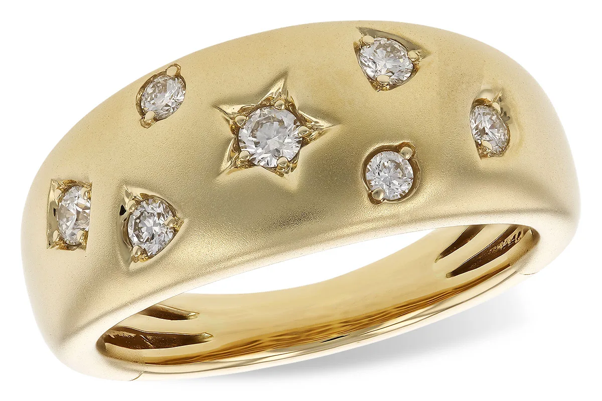 Diamond Wedding Band in yellow gold