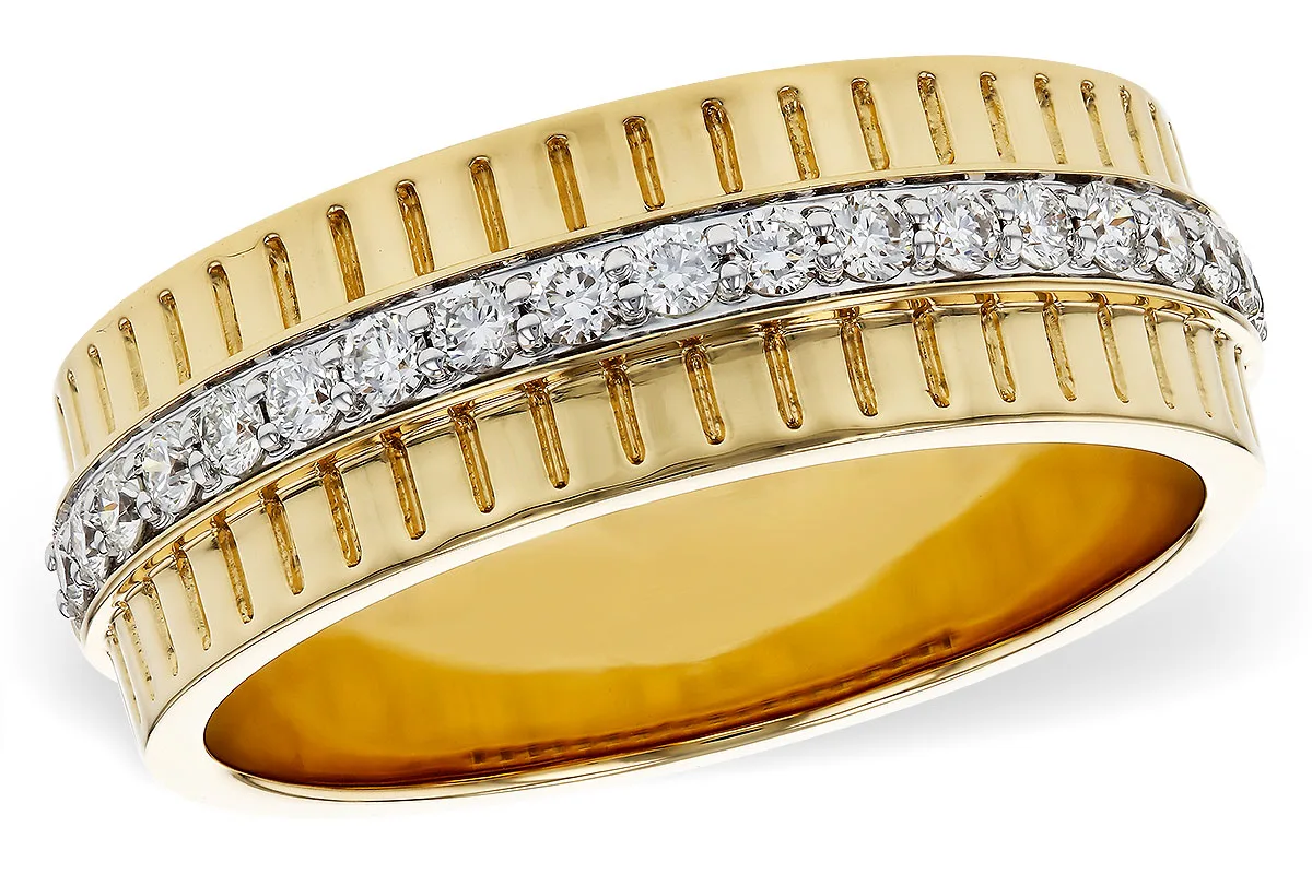Diamond Wedding Band in yellow gold