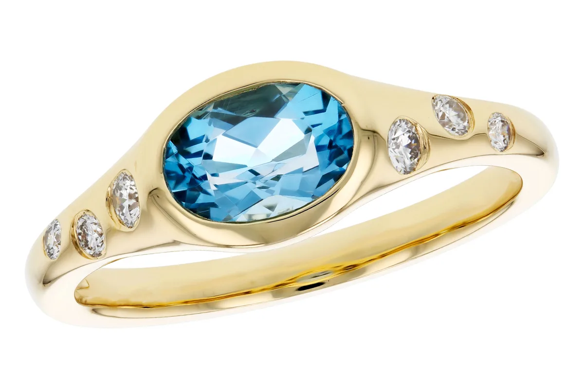 Blue Topaz Ring in yellow gold