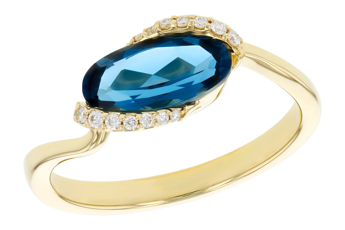 Blue Topaz Ring in yellow gold