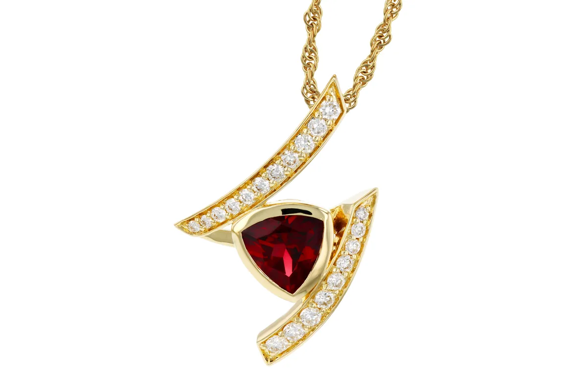 Garnet Necklace in yellow gold