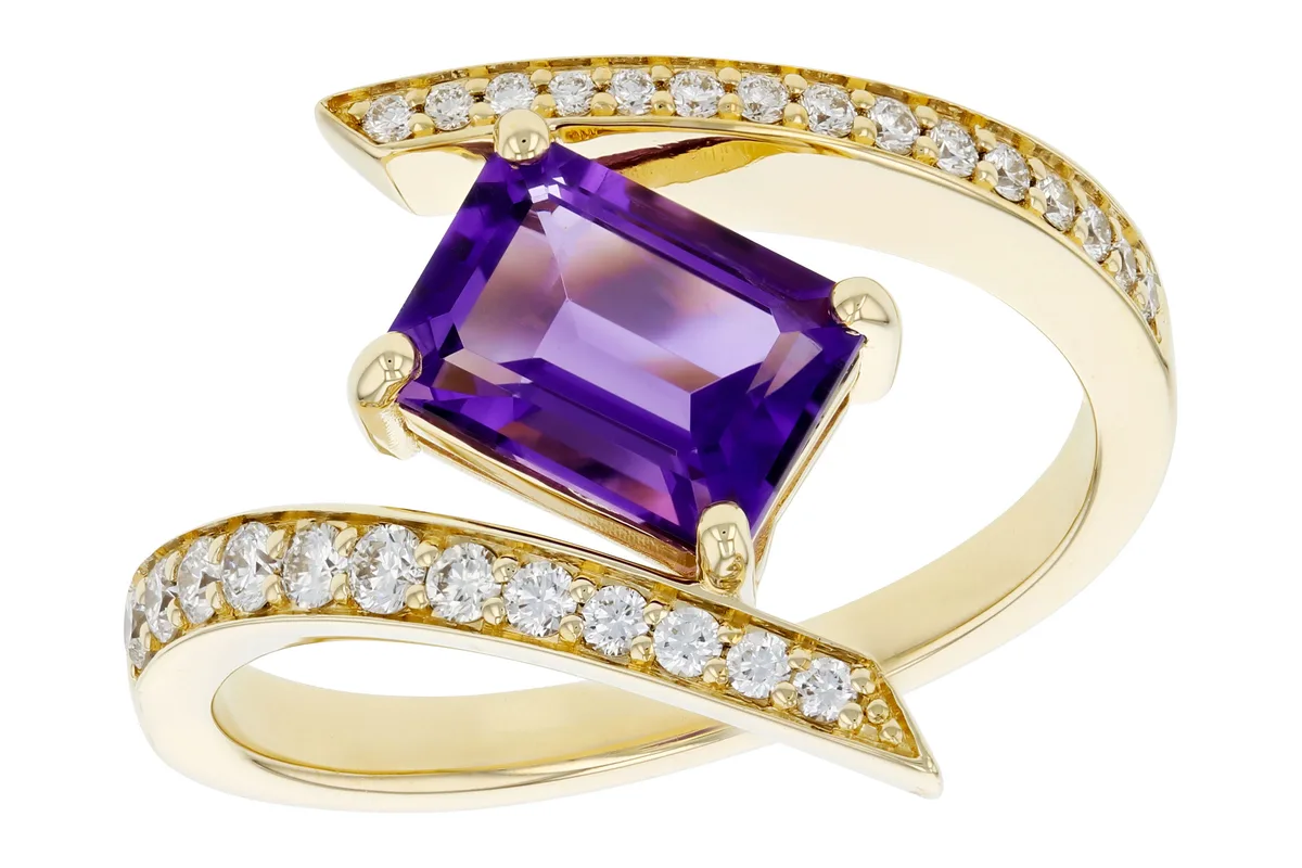 Amethyst Ring in yellow gold