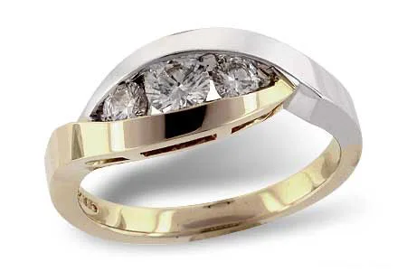 Diamond Ring in yellow gold