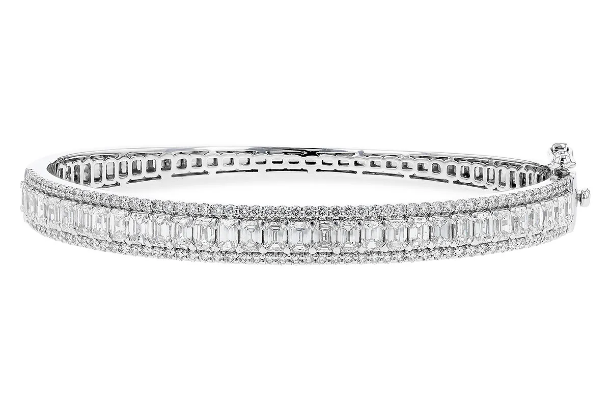 Diamond Bangle in white gold