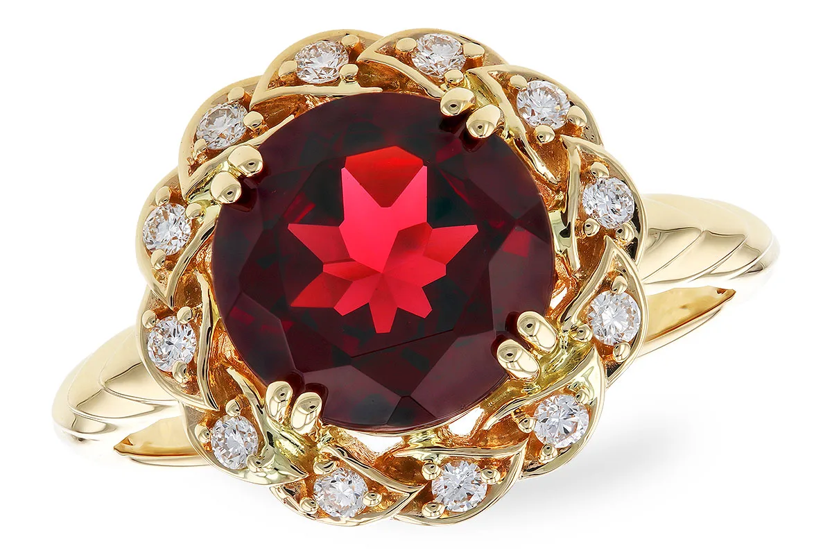 Garnet Ring in yellow gold