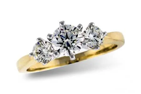 Diamond Ring in yellow gold