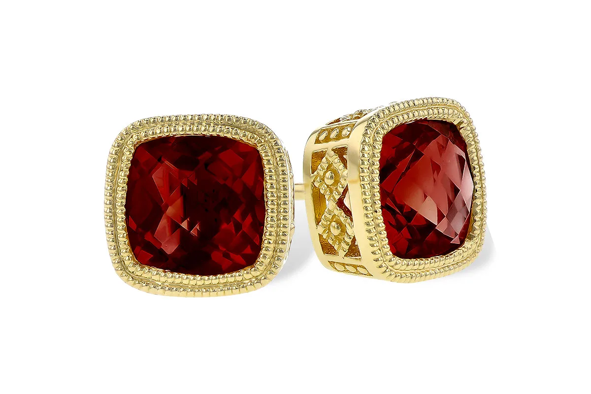 Garnet Earrings in yellow gold