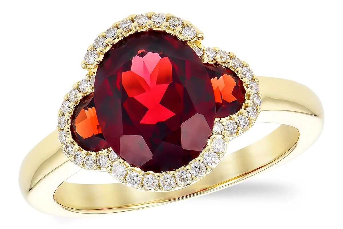 Garnet Ring in yellow gold