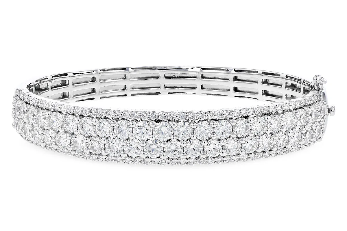 Diamond Bangle in white gold