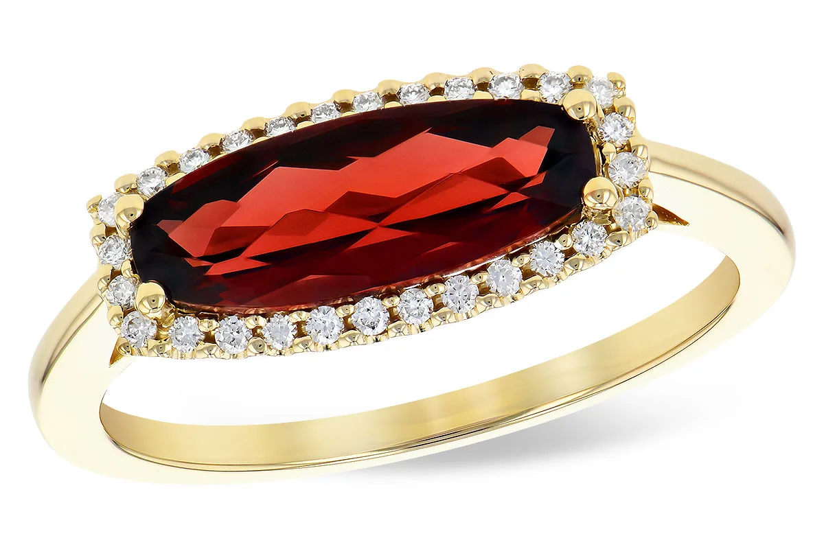 Garnet Ring in yellow gold