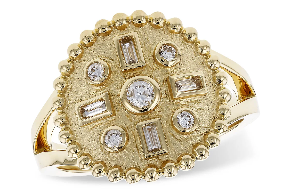 Diamond & Baguette Diamond Ring in yellow gold
