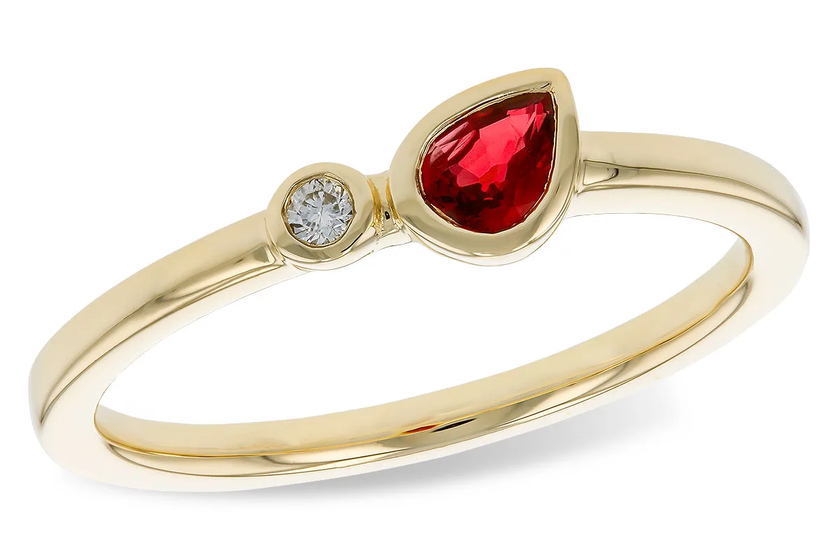 Ruby Ring in yellow gold