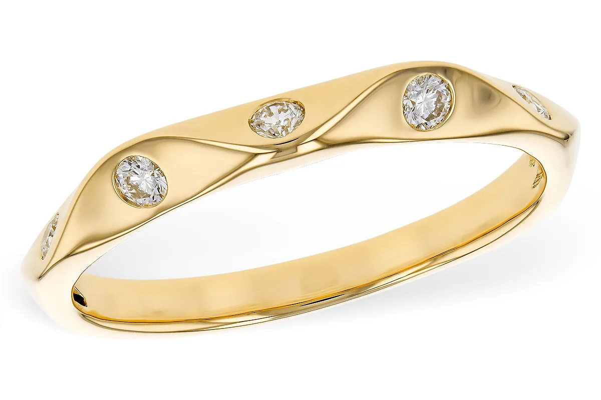 Diamond Wedding Band in yellow gold