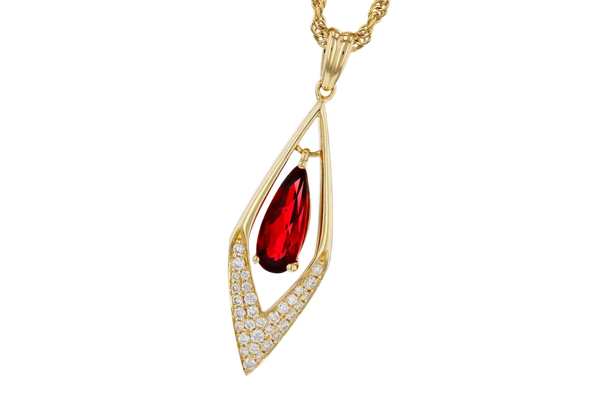 Garnet Necklace in yellow gold
