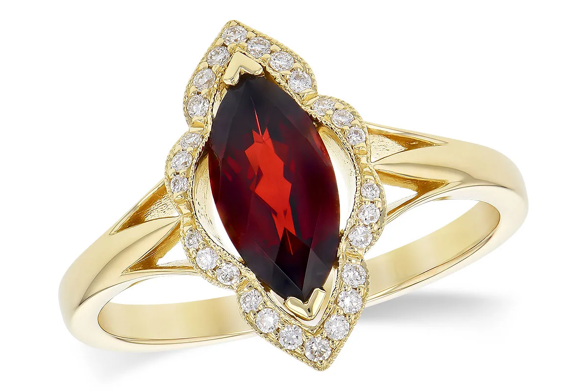 Garnet Ring in yellow gold