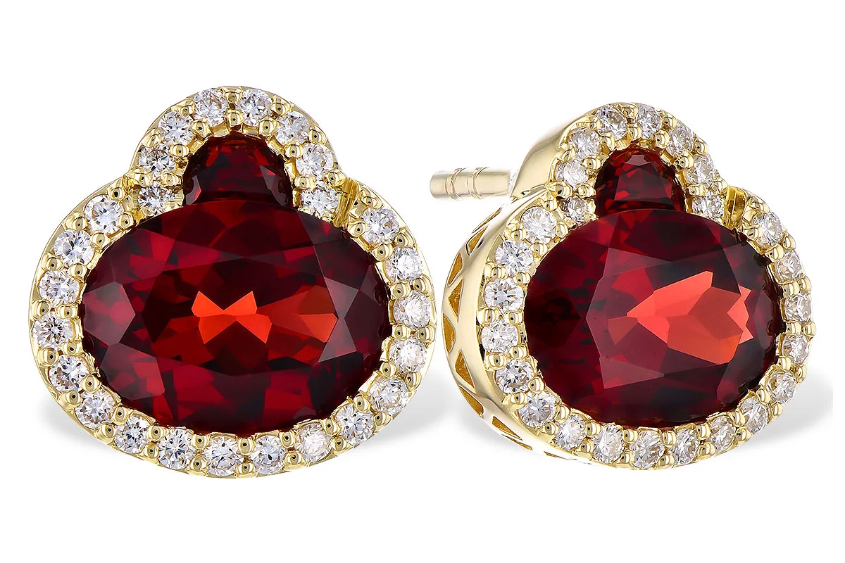 Garnet Earrings in yellow gold