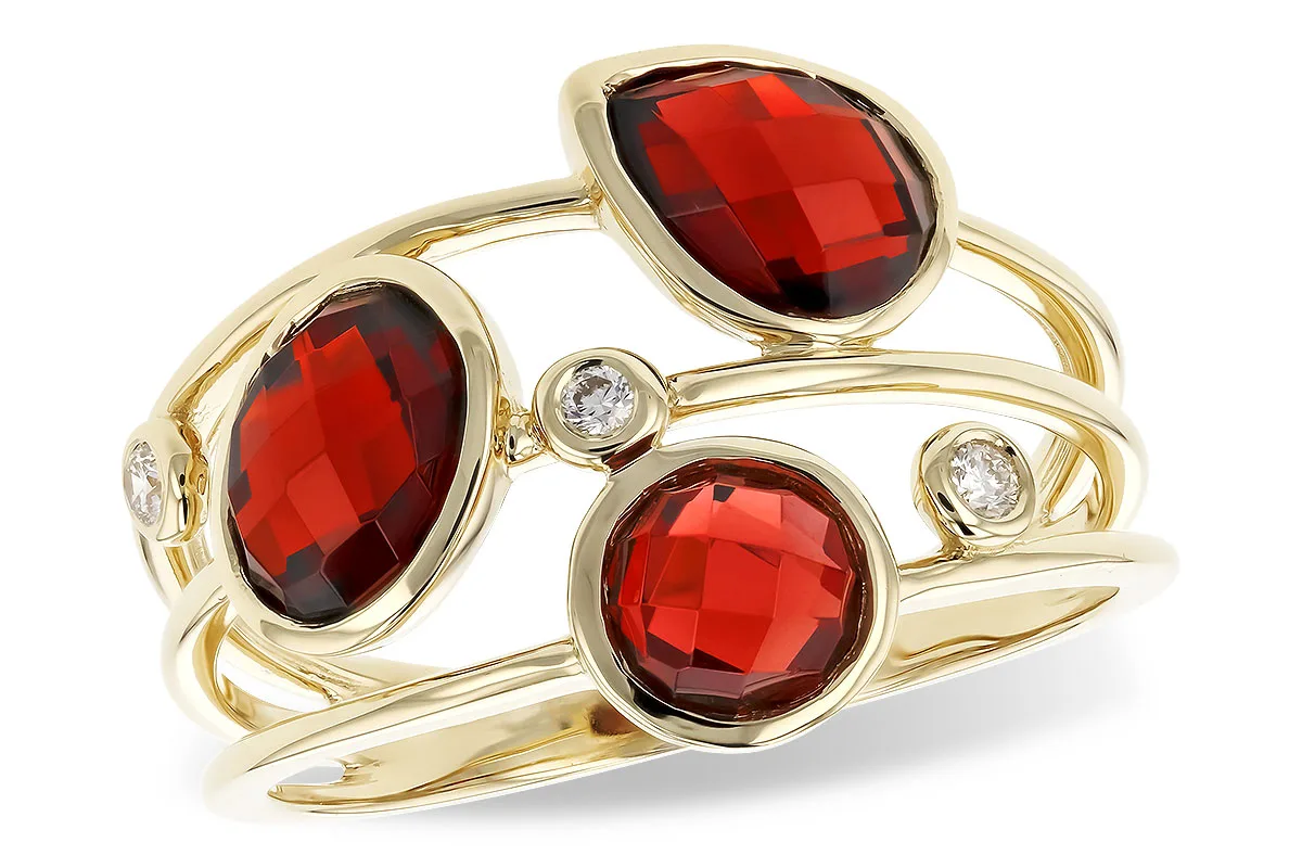 Garnet Ring in yellow gold