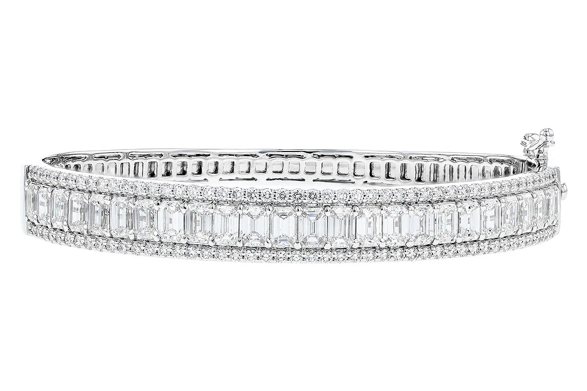 Diamond Bangle in white gold