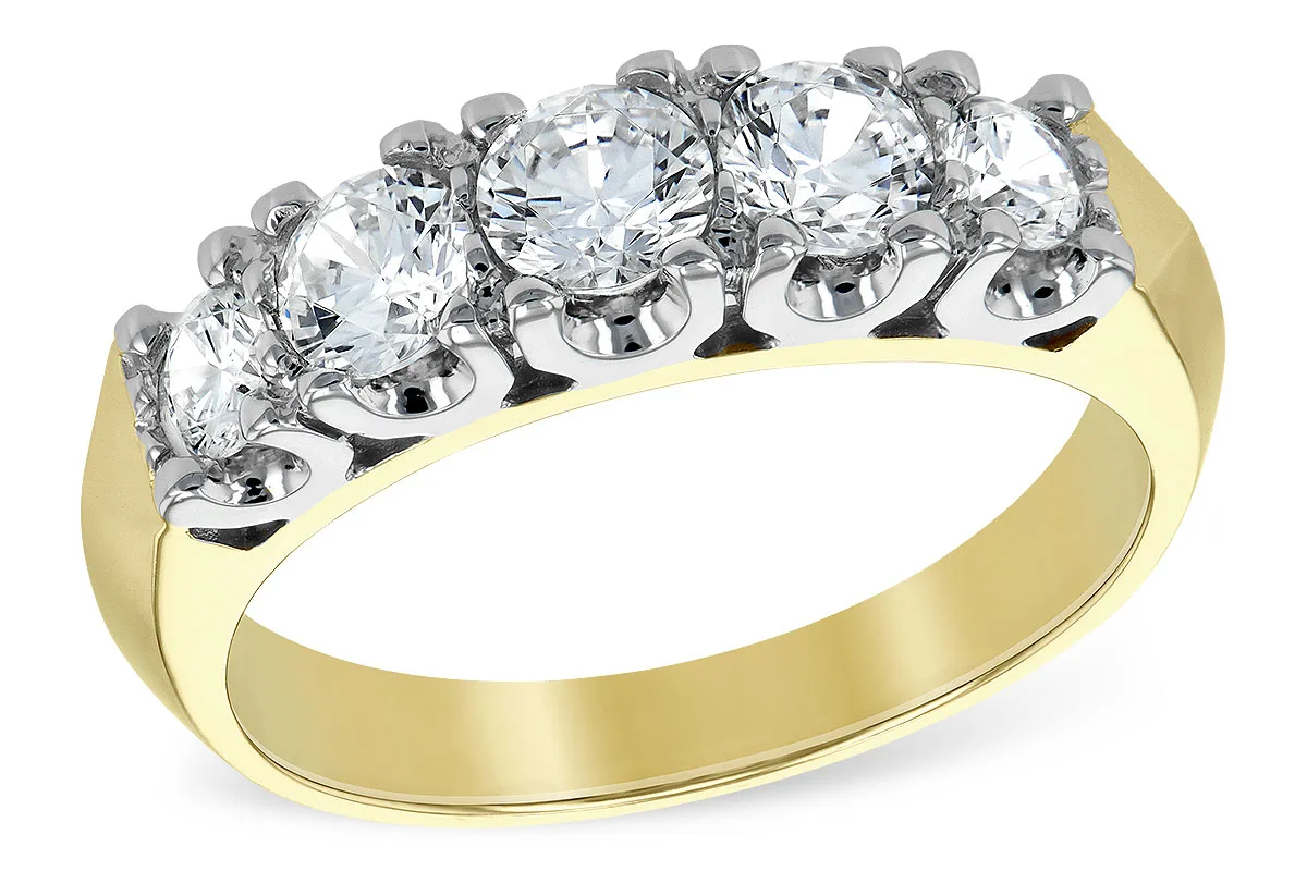 Diamond Wedding Band in yellow gold
