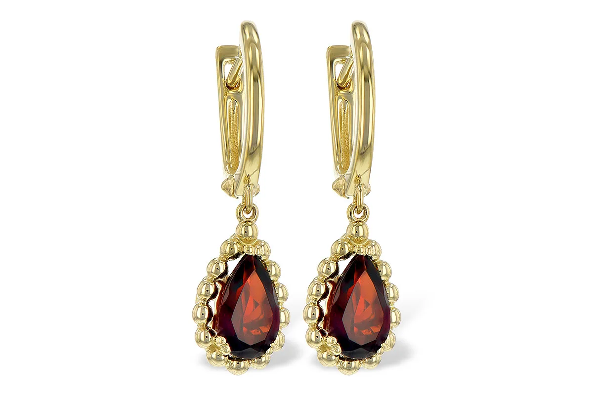 Garnet Earrings in yellow gold