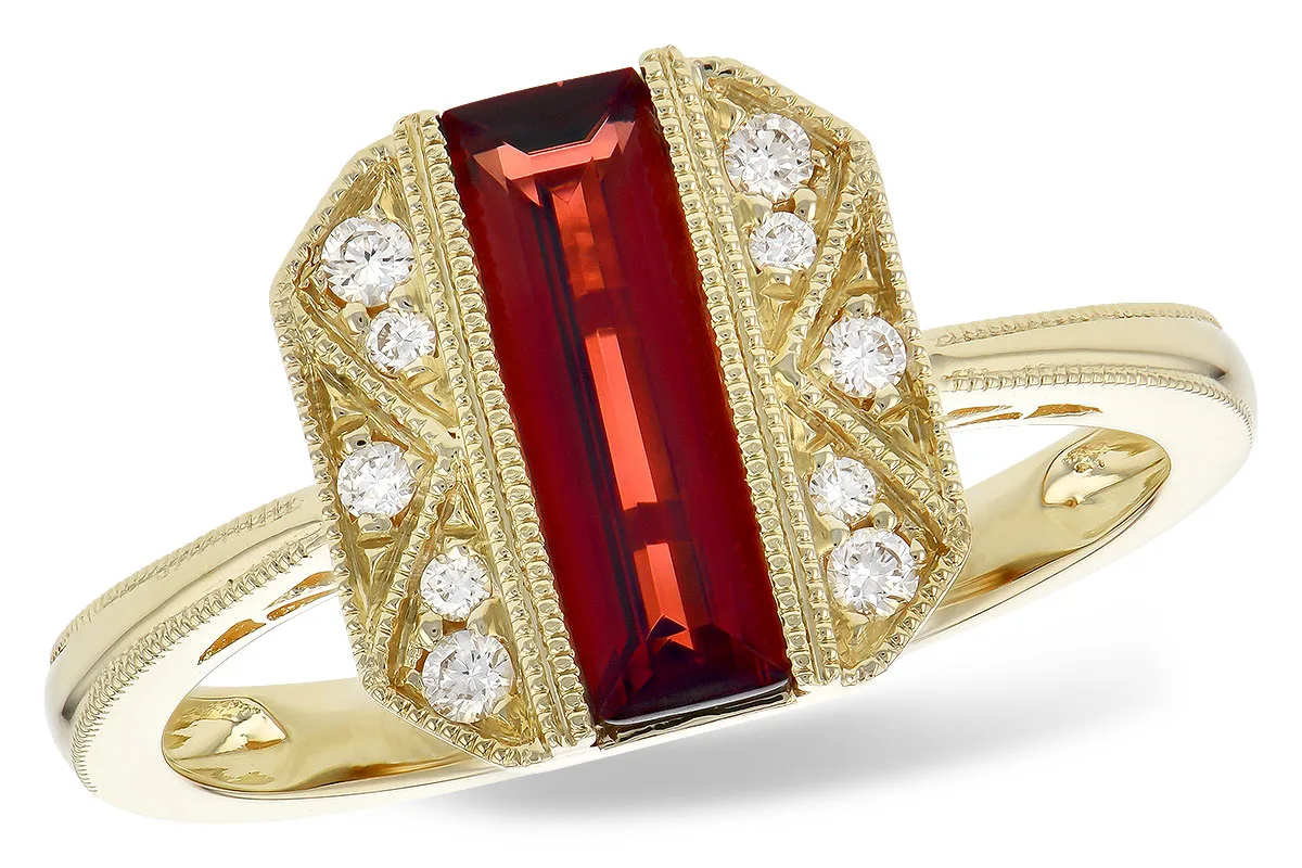 Garnet Ring in yellow gold
