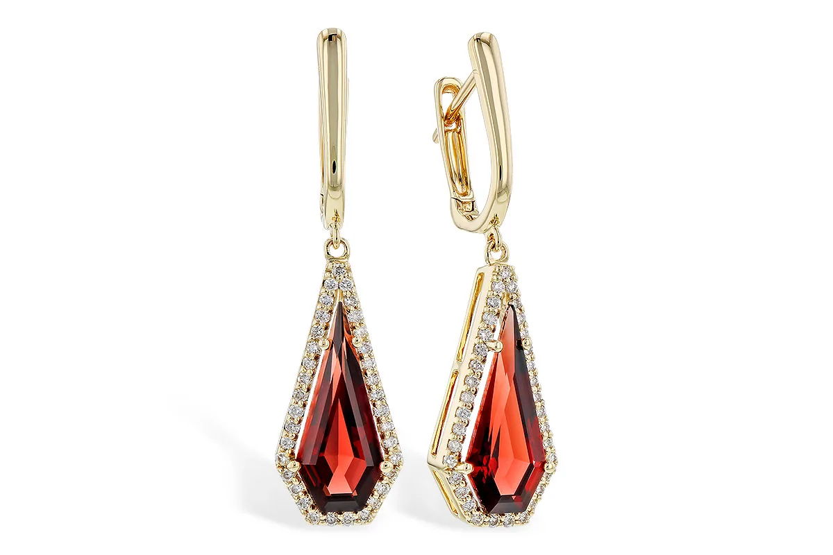 Garnet Earrings in yellow gold