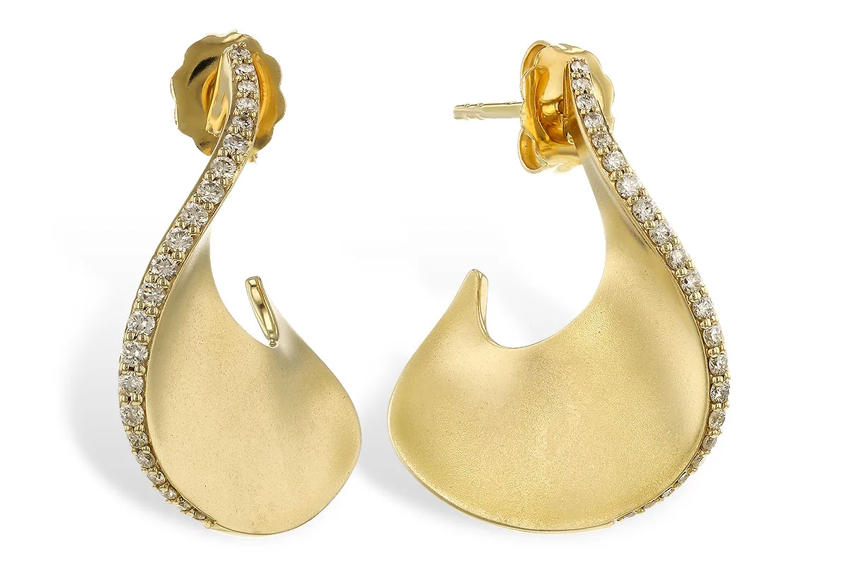 Diamond Earrings in yellow gold