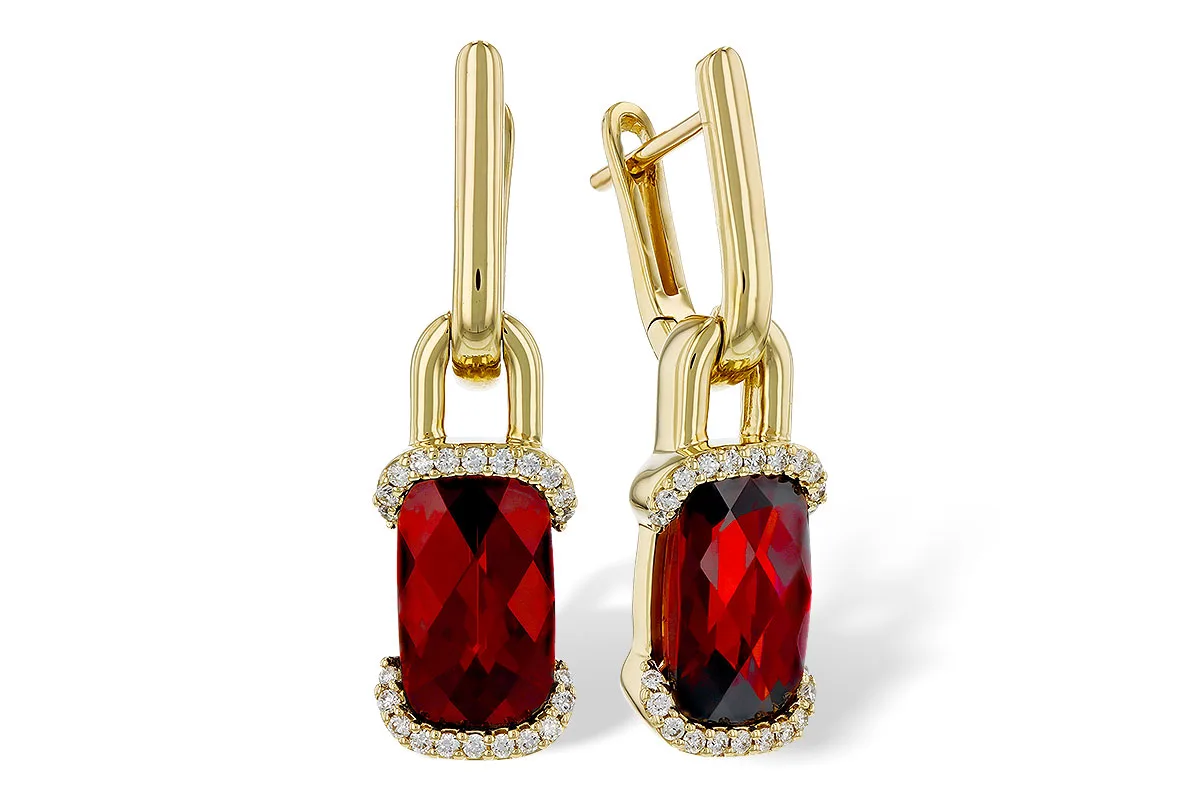 Garnet Earrings in yellow gold