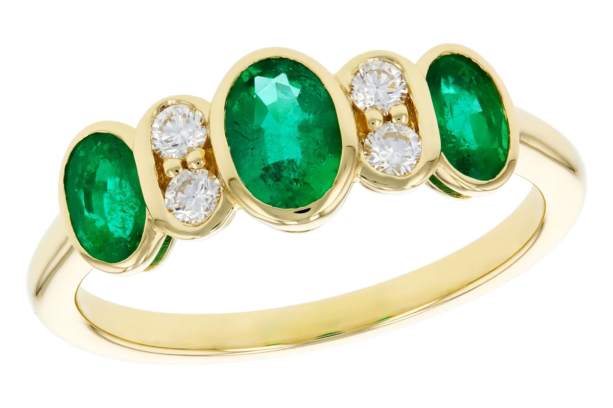 Emerald Ring in yellow gold